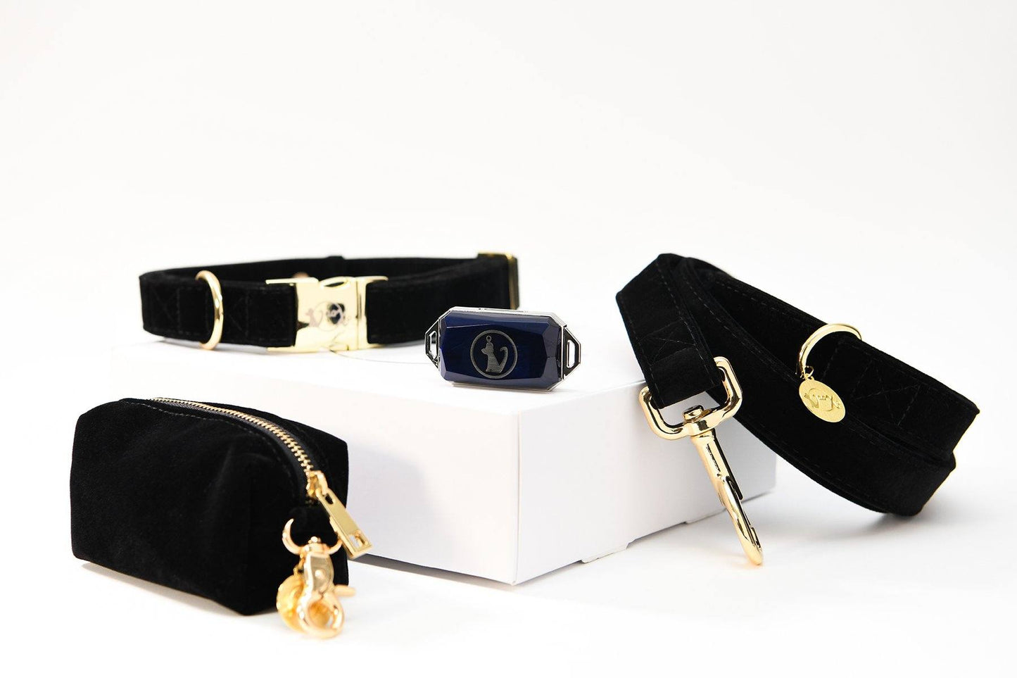 Correa para Perro o Gato con Collar con GPS y Dispensador Vaax | Negro Cotton